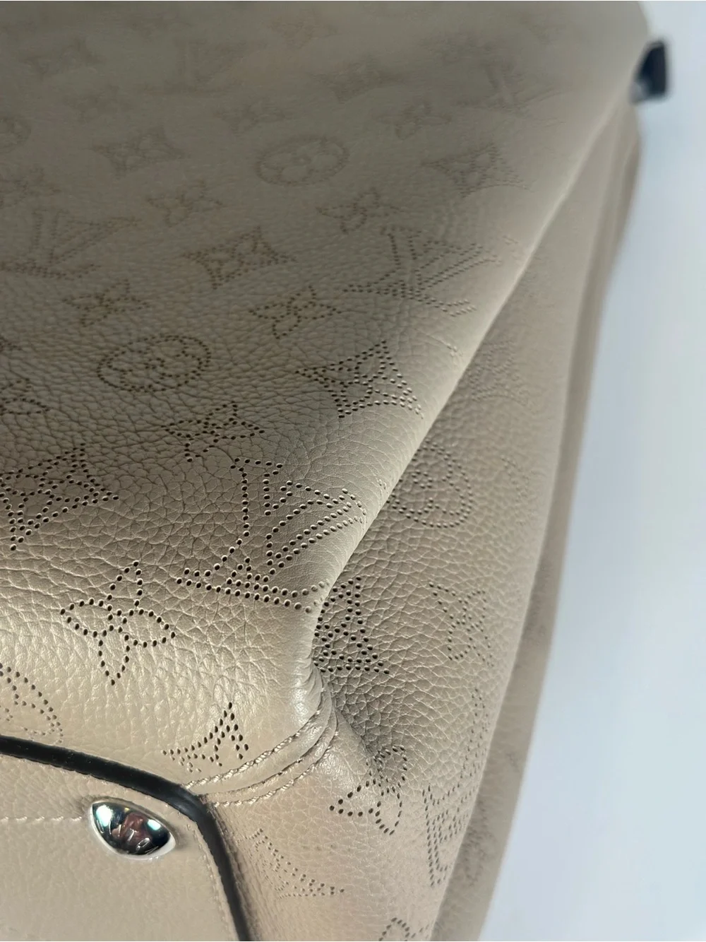 Authentic Louis Vuitton Mahina Babylone PM Bucket Bag
